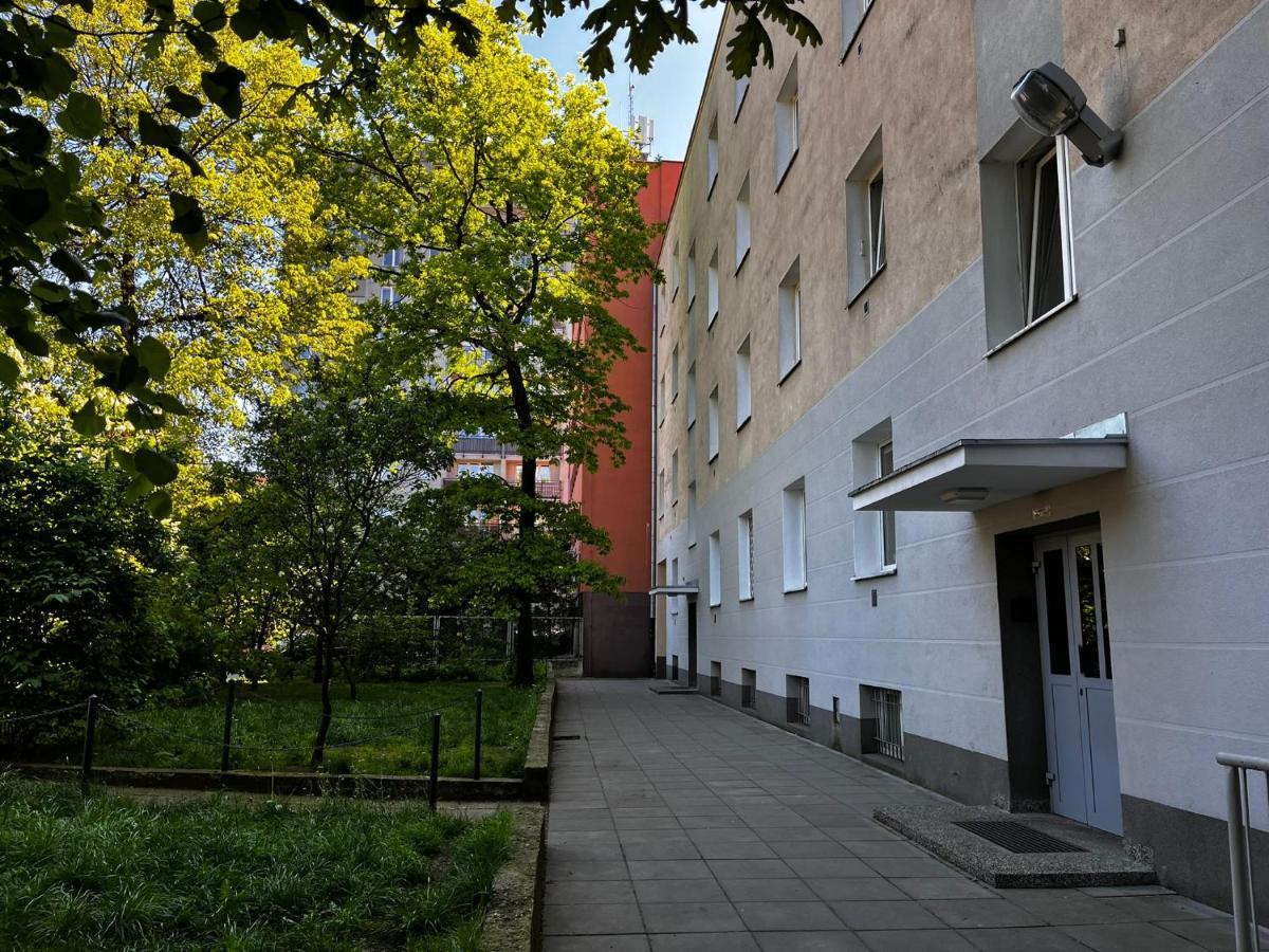 Close To Royal Lazienki Park, недалеко от олинек Apartment
